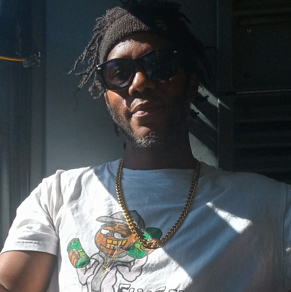 Meet your Posher, Rashad - Picture 1 of 1